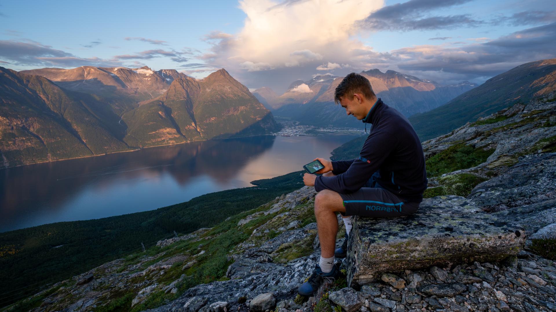 Vi knytter deg og verden sammen